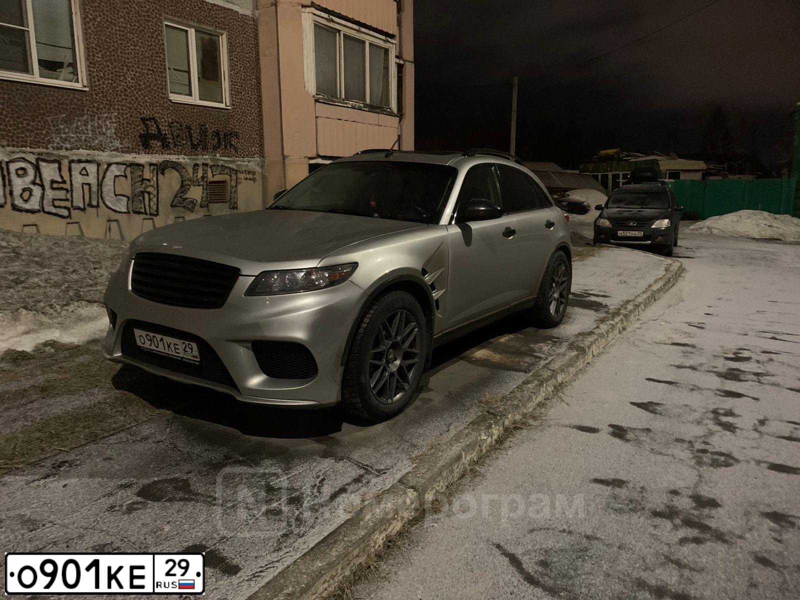 Фото автомобиля INFINITI QX70, 2003 — госномер О468РС29. Цвет: Серебристый