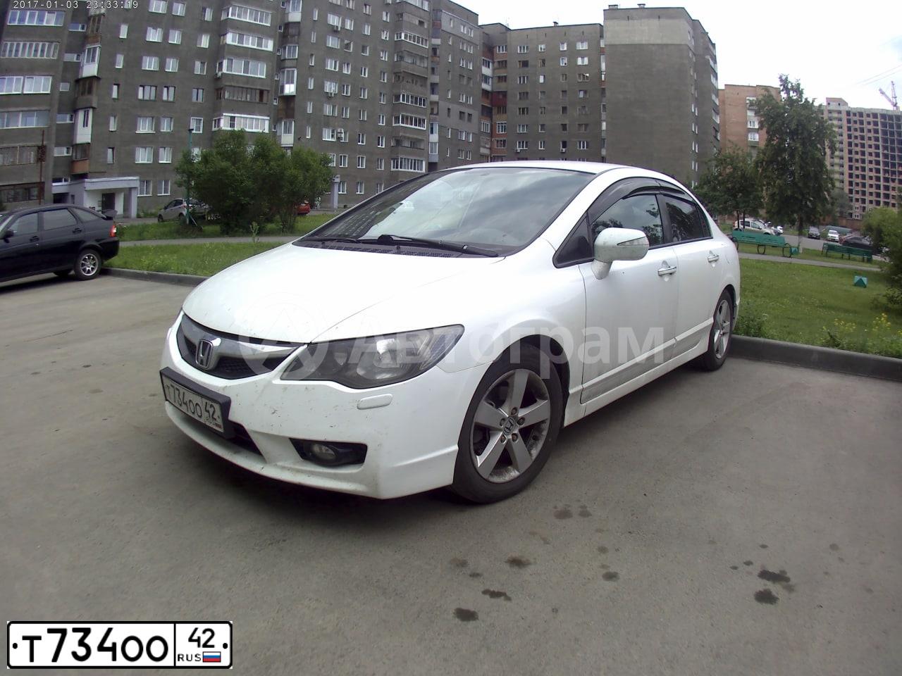 Фото автомобиля HONDA CIVIC, 2010 — госномер Т734ОО42. Цвет: Белый