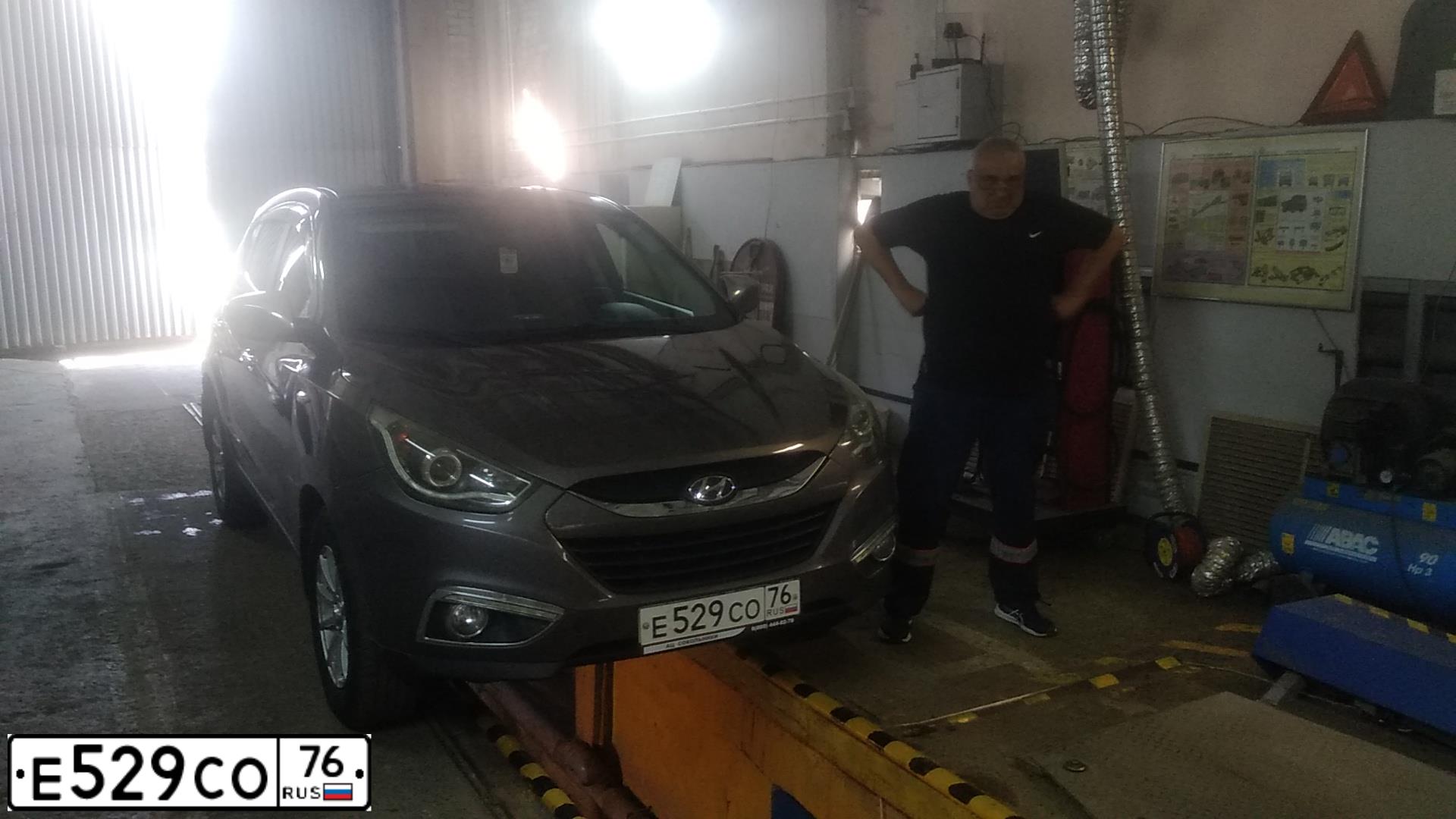 Фото автомобиля HYUNDAI IX35, 2011 — госномер В583РЕ790. Цвет: Коричневый