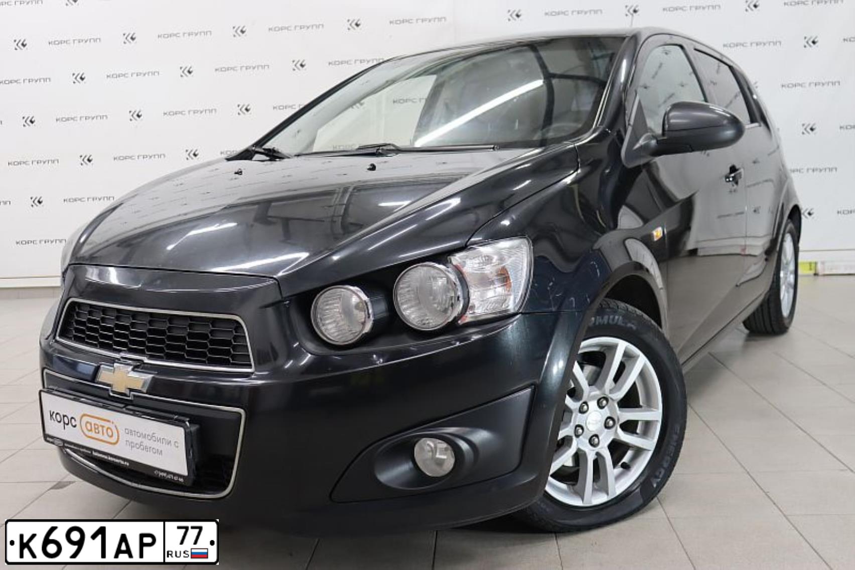 Фото автомобиля CHEVROLET AVEO, 2013 — госномер Р948МК790. Цвет: ЧЕРНЫЙ МЕТАЛЛИК