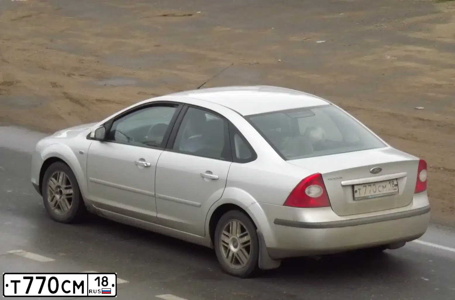 Фото автомобиля FORD FOCUS, 2007 — госномер Т770СМ18. Цвет: Серебристый