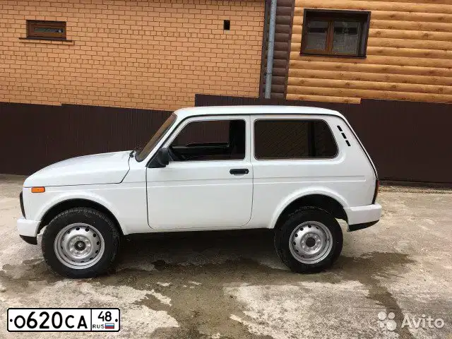 Фото автомобиля LADA 2121 NIVA, 2017 — госномер О620СА48. Цвет: БЕЛЫЙ