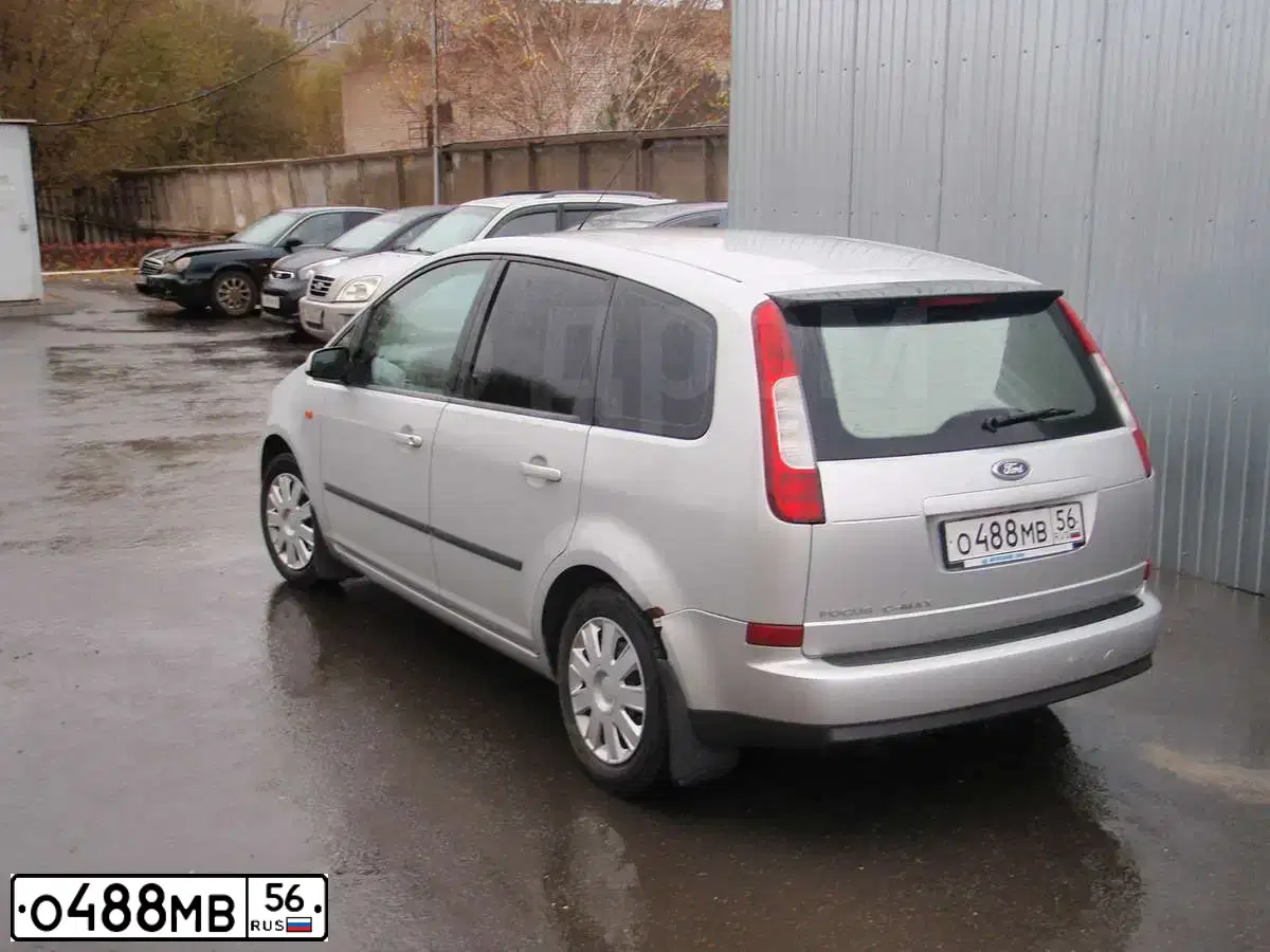 Фото автомобиля FORD FOCUS C-MAX, 2004 — госномер М003КА56. Цвет: серебристый