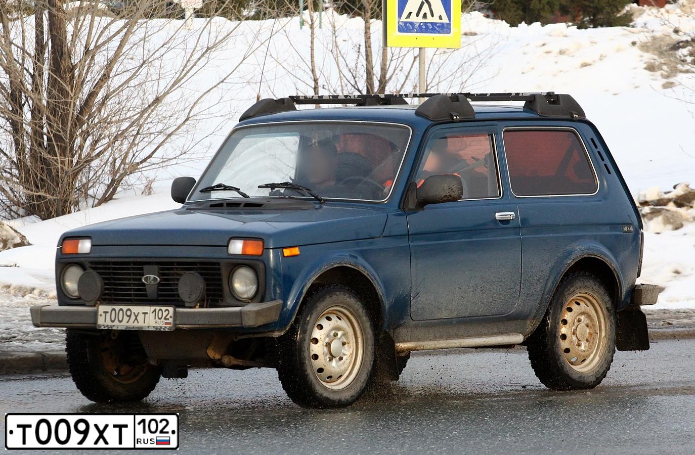 Фото автомобиля LADA 2121 NIVA, 2011 — госномер Т009ХТ102. Цвет: СИНЕ-ЧЕРНЫЙ