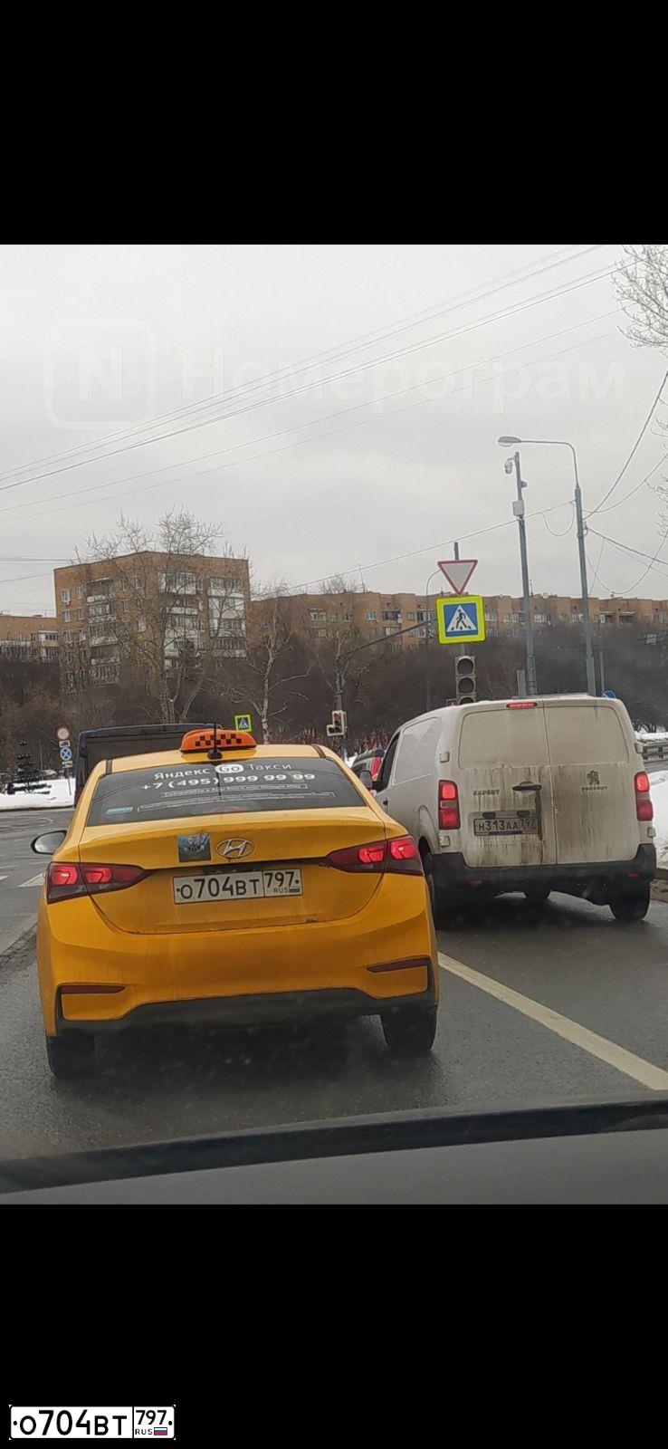 Фото автомобиля HYUNDAI SOLARIS, 2017 — госномер У963УР33. Цвет: БЕЛЫЙ-ЖЕЛТЫЙ-СЕРЫЙ