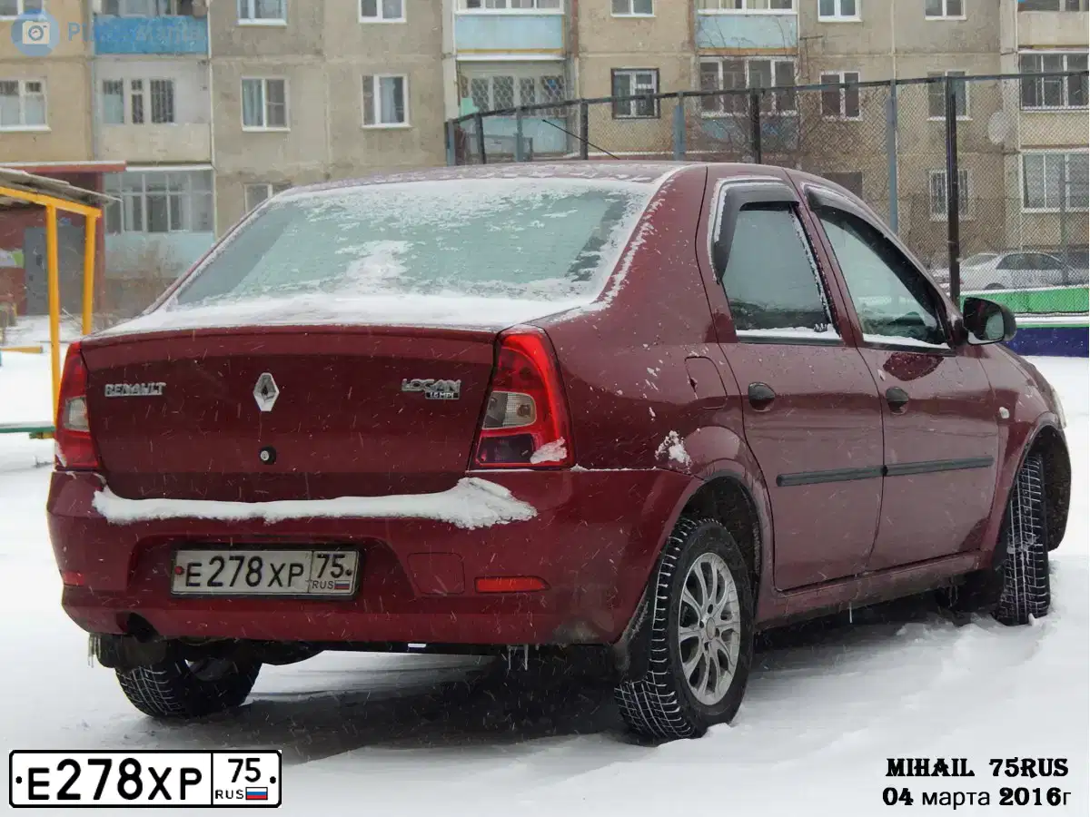 Фото автомобиля RENAULT LOGAN, 2010 — госномер О048ЕЕ75. Цвет: Красный