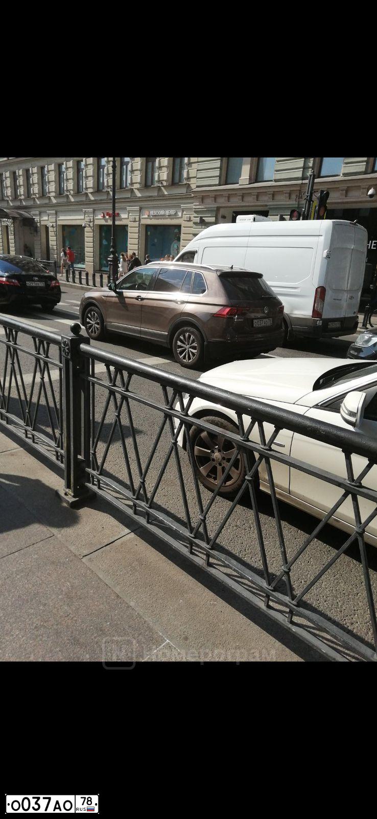 Фото автомобиля MITSUBISHI OUTLANDER, 2011 — госномер О037АО78. Цвет: СЕРЫЙ