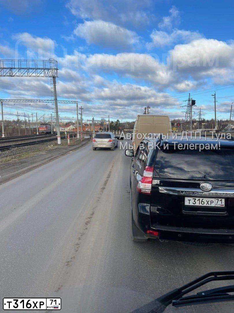 Фото автомобиля TOYOTA LANDCRUISER, 2013 — госномер Е555АТ71. Цвет: ЧЕРНЫЙ