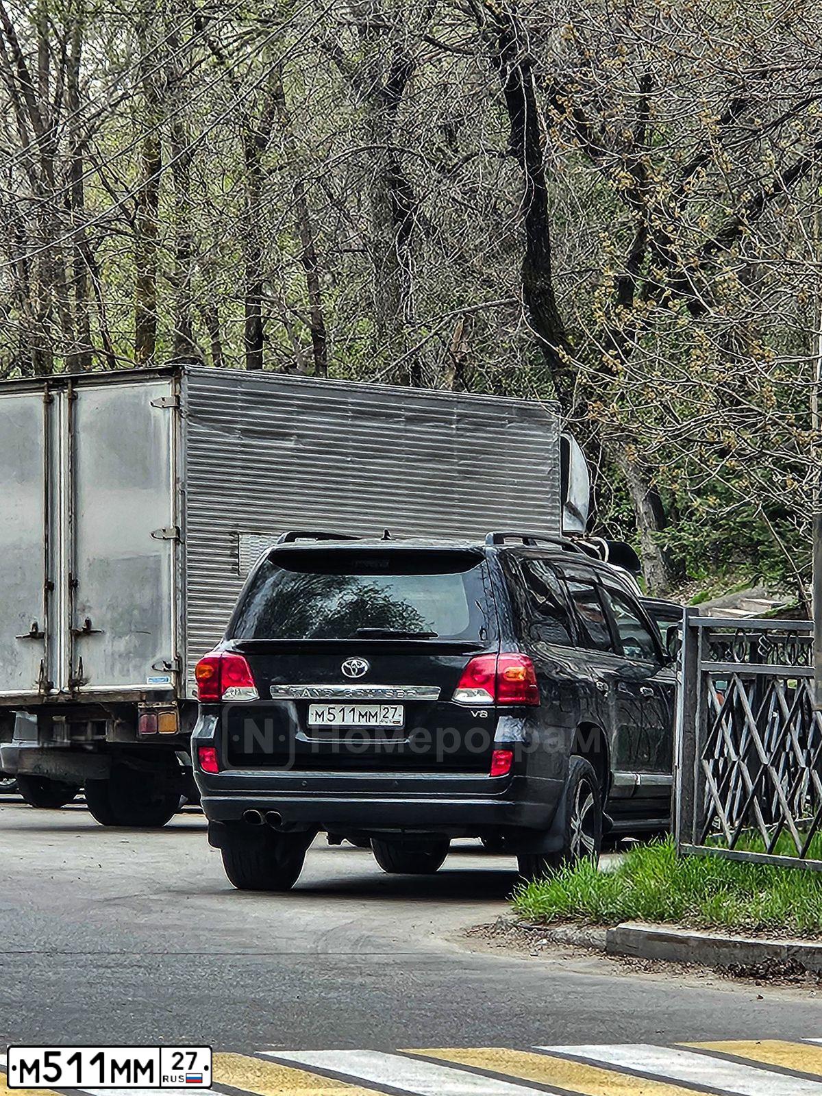 Фото автомобиля TOYOTA LANDCRUISER 200, 2013 — госномер М511ММ27. Цвет: ЧЕРНЫЙ