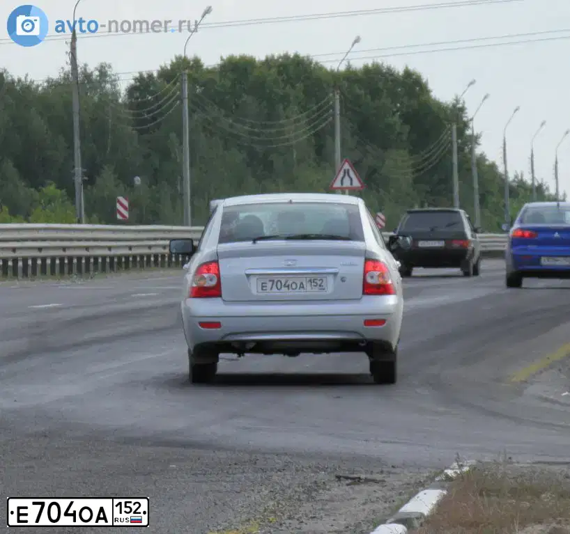 Фото автомобиля LADA 2172 PRIORA, 2011 — госномер Н170ВК136. Цвет: Светло-Серебристый металлик