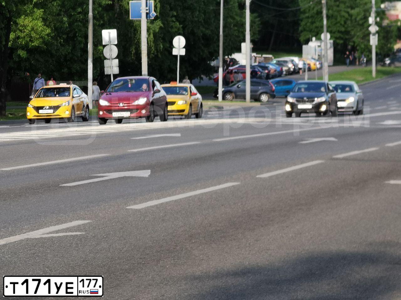 Фото автомобиля TOYOTA RAV4, 2007 — госномер Т171УЕ177. Цвет: ЧЕРНЫЙ