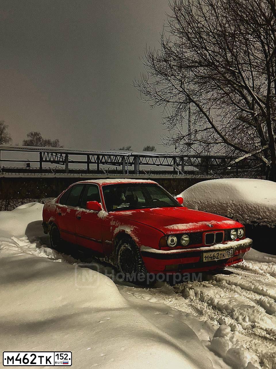 Фото автомобиля BMW SERIE 5, 1991 — госномер М462ТК152. Цвет: Красный