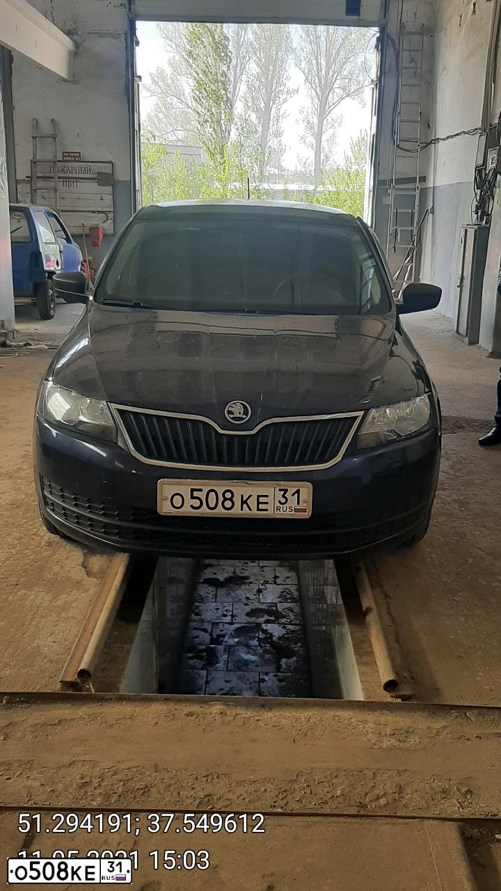 Фото автомобиля SKODA RAPID, 2016 — госномер Н900ЕН31. Цвет: ТЕМНО-СИНИЙ