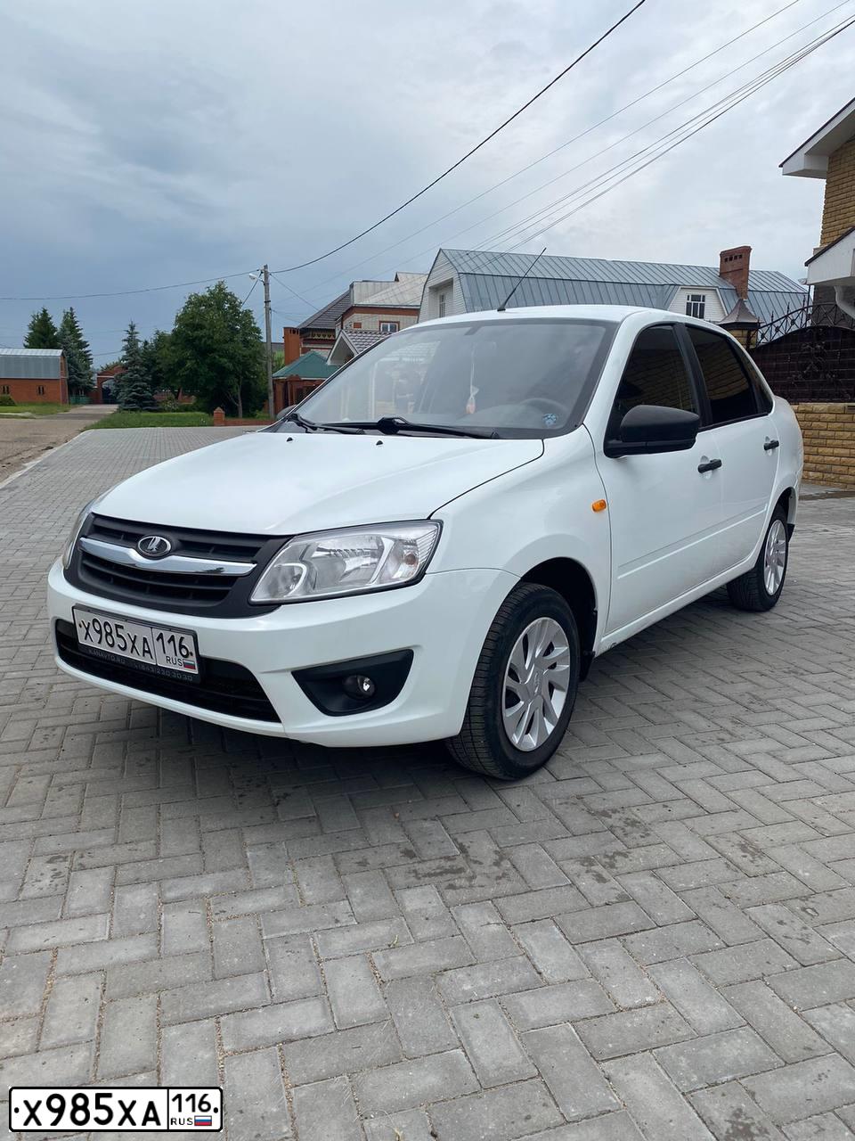 Фото автомобиля LADA 2190 GRANTA, 2016 — госномер Х985ХА116. Цвет: Белый