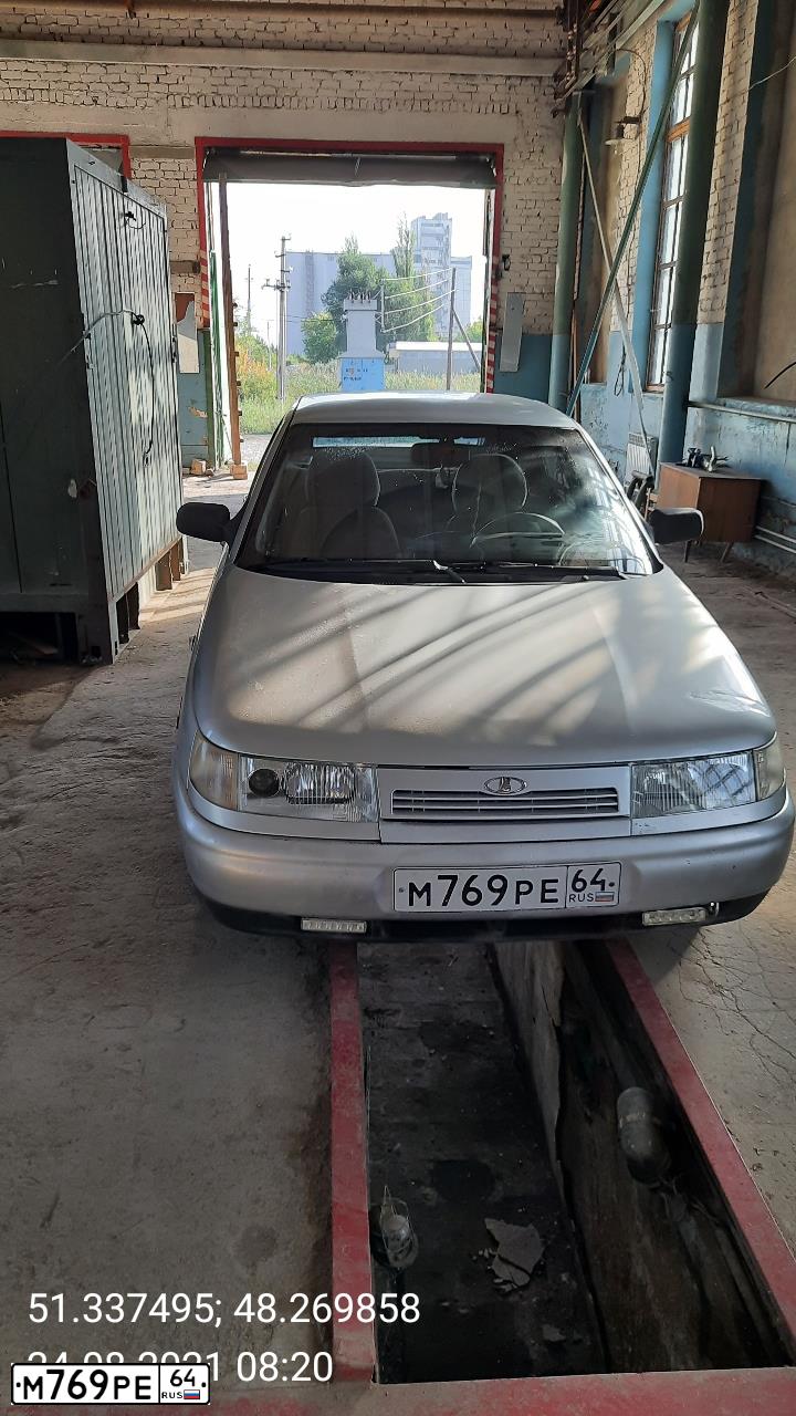 Фото автомобиля LADA 2112, 2003 — госномер М769РЕ64. Цвет: СВЕТЛО СЕРЕБРИСТЫЙ