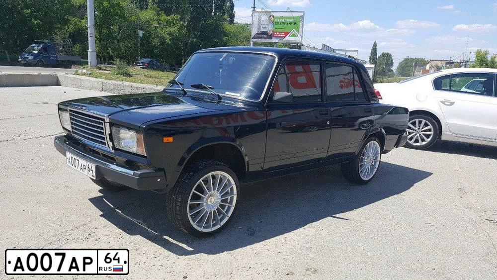 Фото автомобиля VAZ ВАЗ21053, 1990 — госномер А007АР64. Цвет: СЕРЫЙ