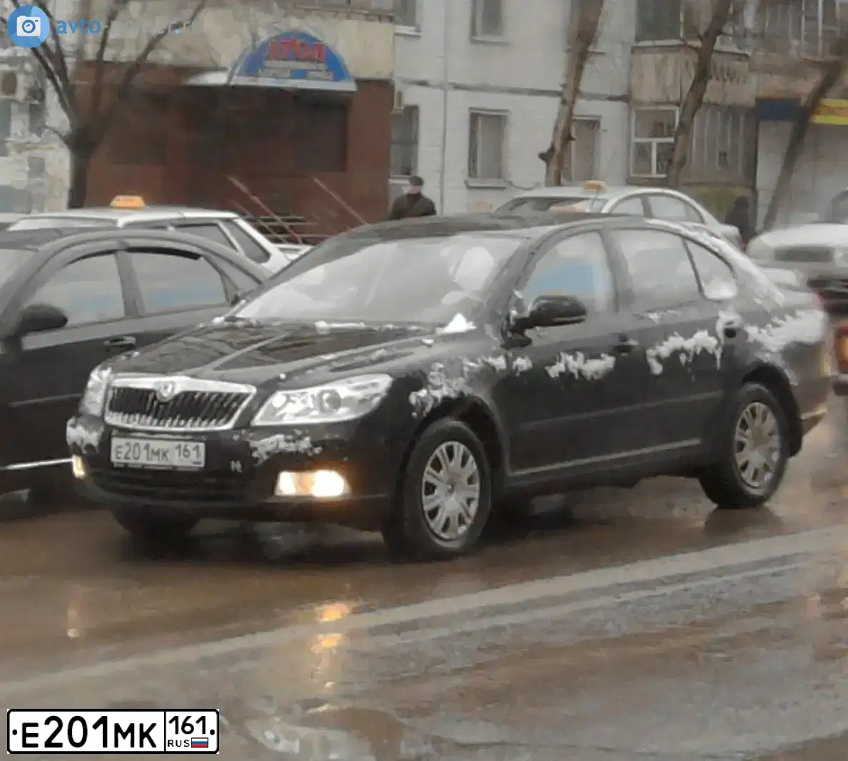 Фото автомобиля SKODA OCTAVIA, 2010 — госномер Е201МК161. Цвет: ЧЕРНЫЙ