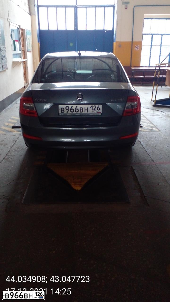 Фото автомобиля SKODA OCTAVIA, 2016 — госномер В966ВН126. Цвет: ТЕМНО-СЕРЫЙ