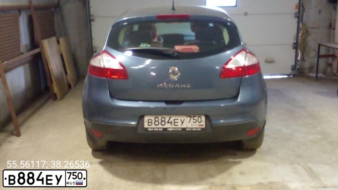 Фото автомобиля RENAULT MEGANE, 2013 — госномер В884ЕУ750. Цвет: СИНИЙ