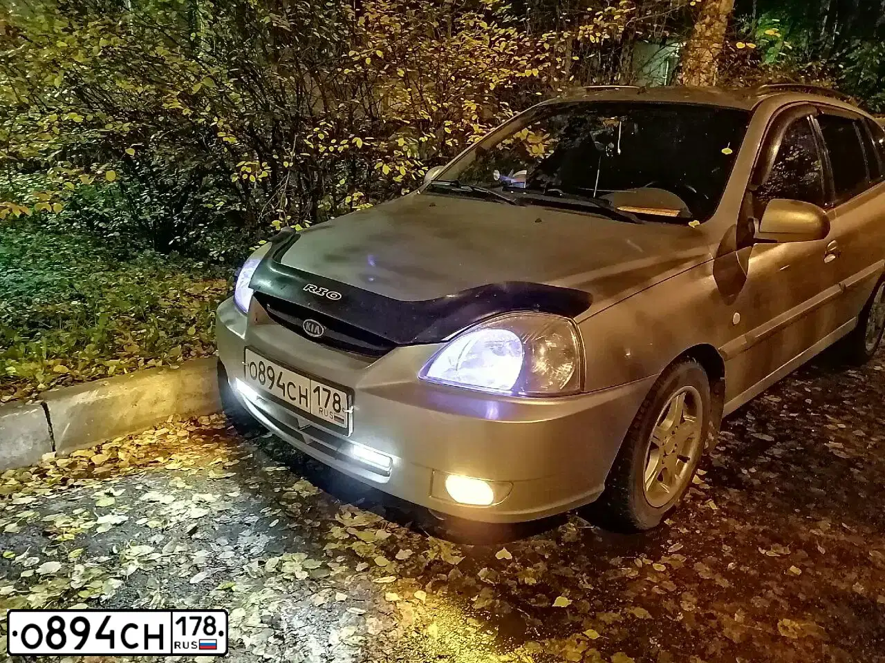Фото автомобиля KIA RIO, 2004 — госномер О894СН178. Цвет: СЕРЕБРИСТЫЙ
