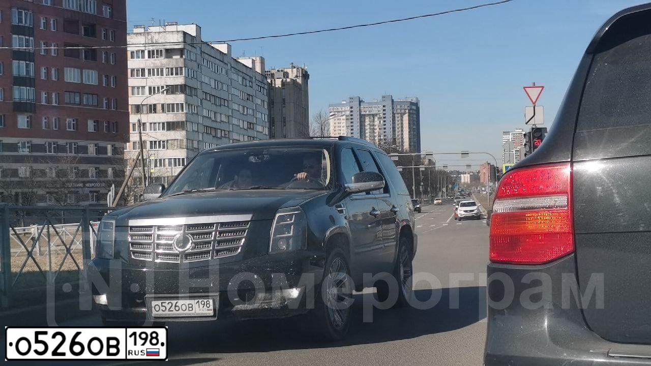 Фото автомобиля CADILLAC ESCALADE, 2011 — госномер Т555ХЕ47. Цвет: ЧЕРНЫЙ
