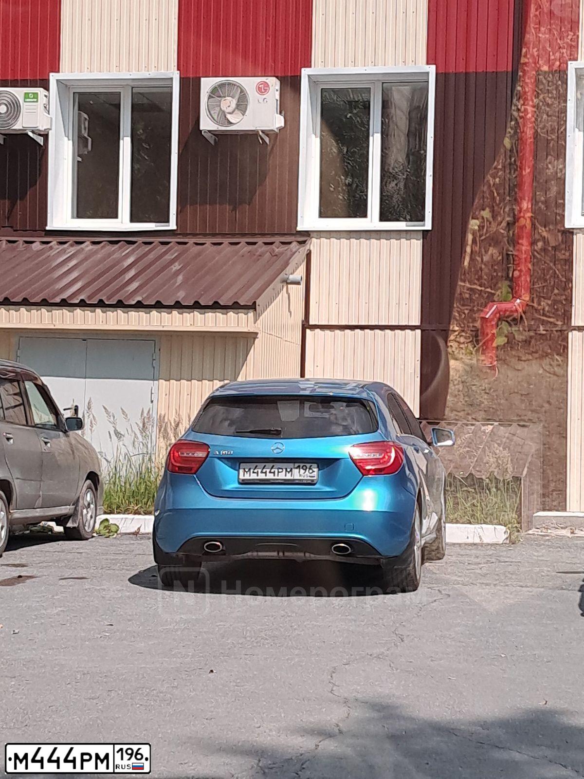 Фото автомобиля MERCEDES-BENZ A180, 2013 — госномер В113ХВ774. Цвет: голубой