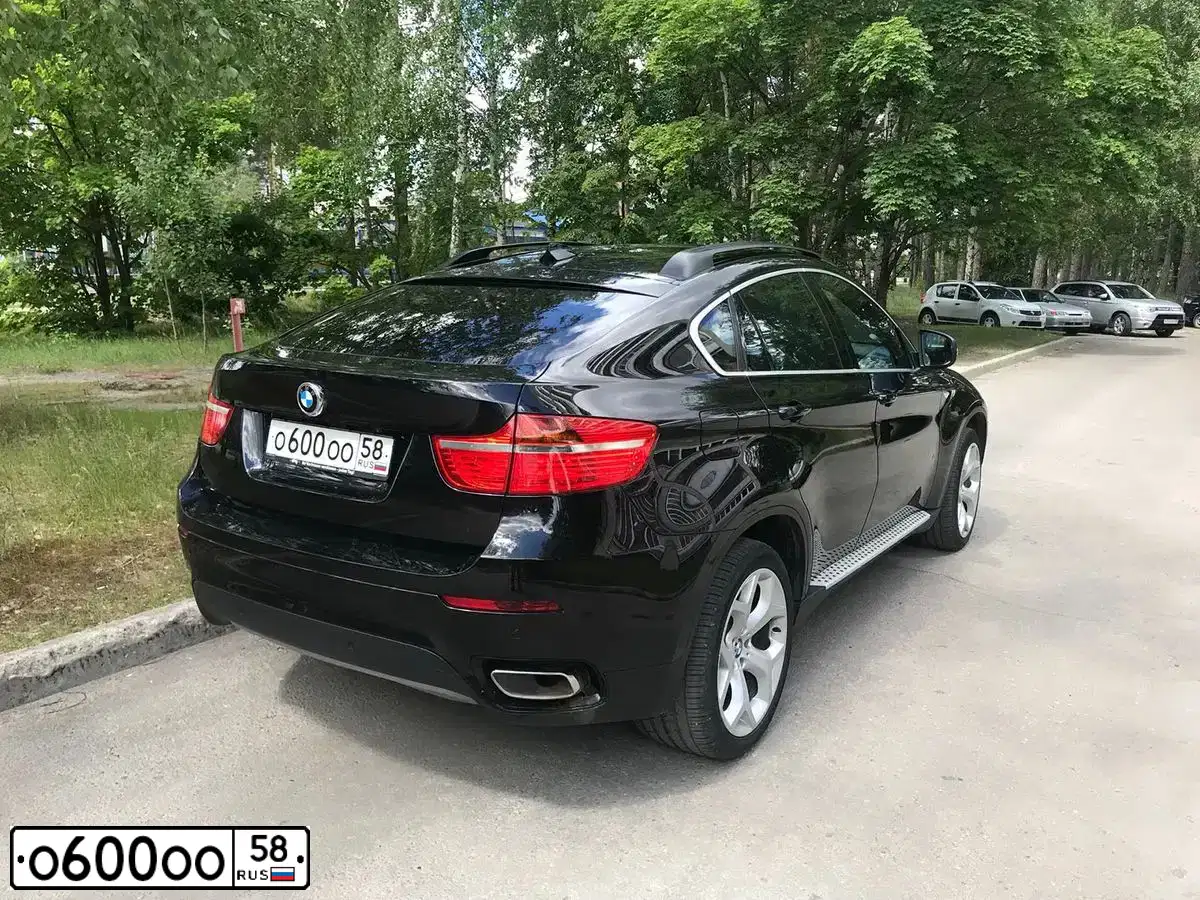 Фото автомобиля PORSCHE CAYENNE, 2018 — госномер О600ОО58. Цвет: ЧЕРНЫЙ