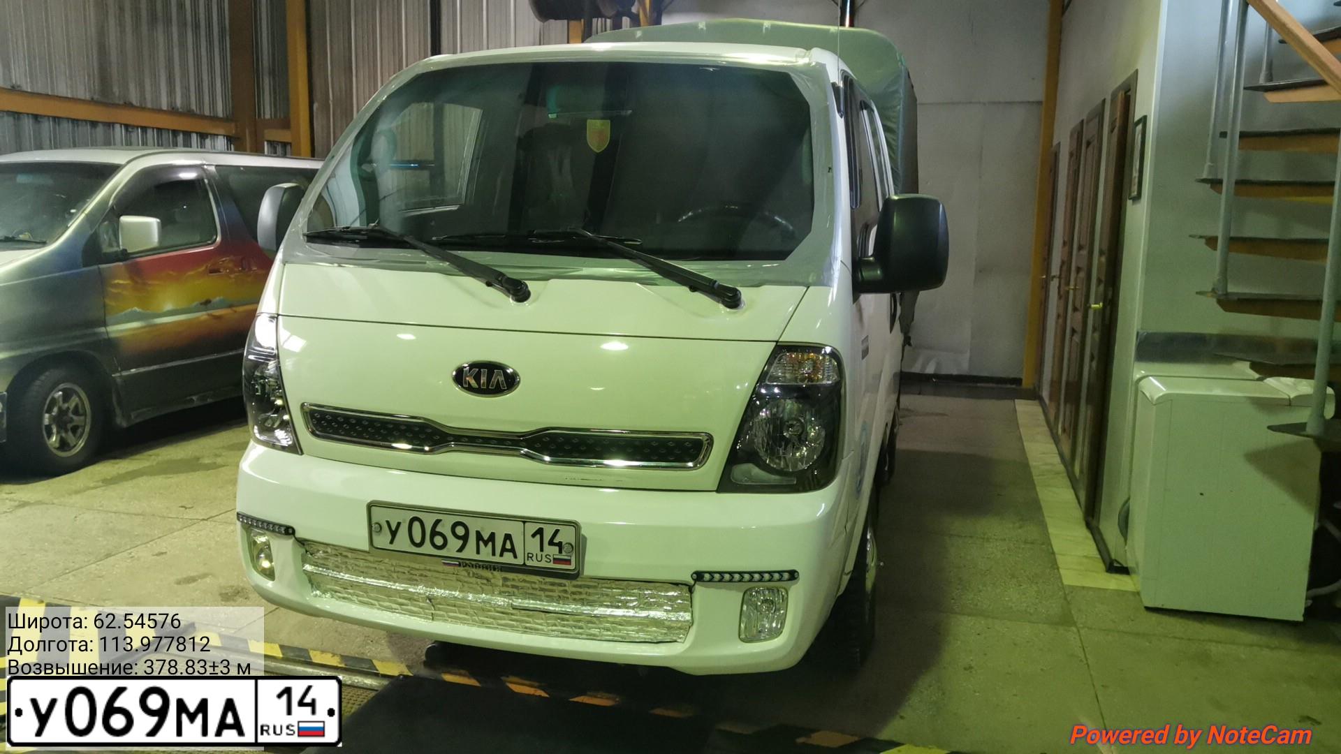 Фото автомобиля KIA BONGO, 2017 — госномер У069МА14. Цвет: Белый