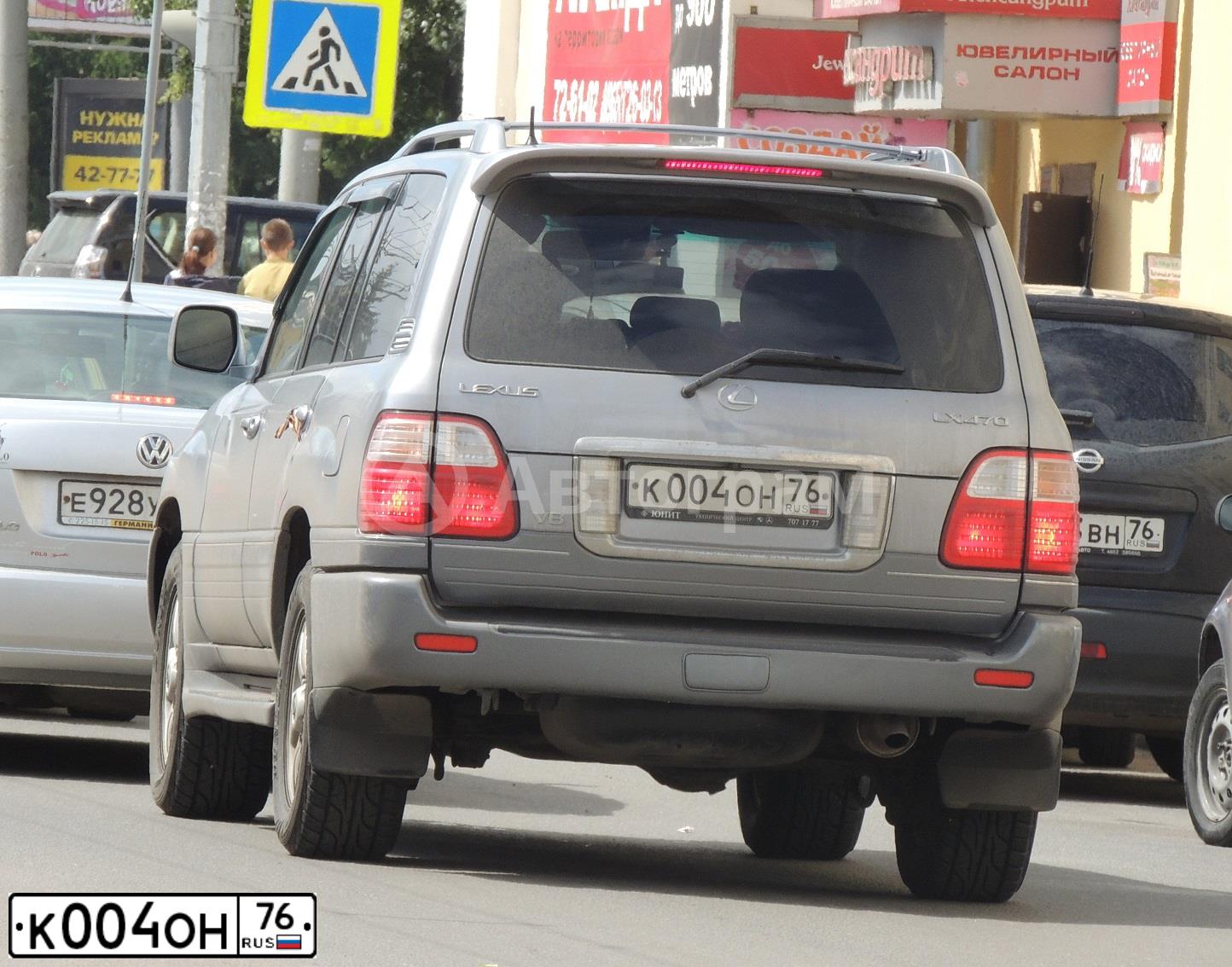 Фото автомобиля LEXUS S LX, 2003 — госномер К004ОН76. Цвет: СЕРЫЙ