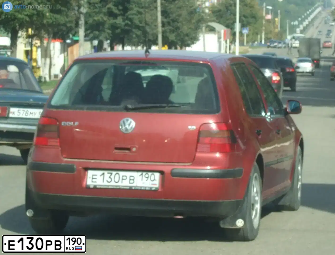 Фото автомобиля VOLKSWAGEN GOLF, 2000 — госномер Р549УК69. Цвет: КРАСНЫЙ