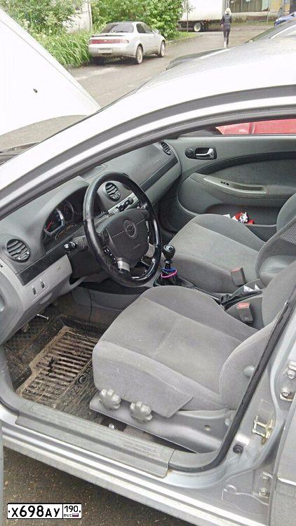 Фото автомобиля CHEVROLET LACETTI, 2004 — госномер С335ОЕ199. Цвет: Серебристый