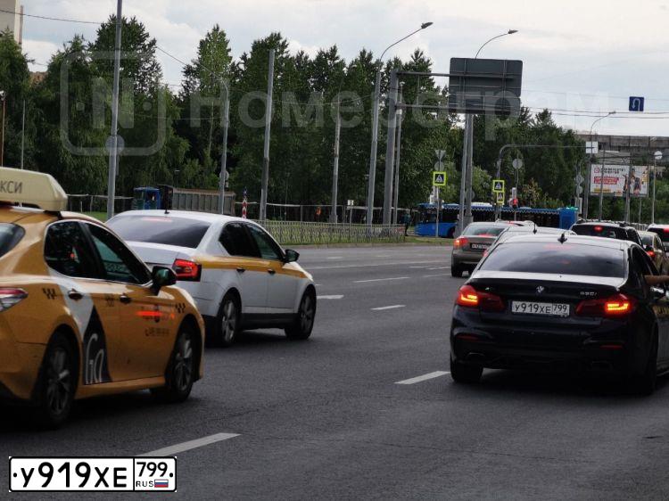 Фото автомобиля BMW SERIE 5, 2019 — госномер У919ХЕ799. Цвет: ЧЕРНЫЙ
