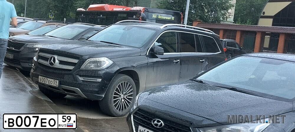 Фото автомобиля CADILLAC C SRX, 2011 — госномер О714АУ159. Цвет: БЕЛЫЙ МЕТАЛЛИК
