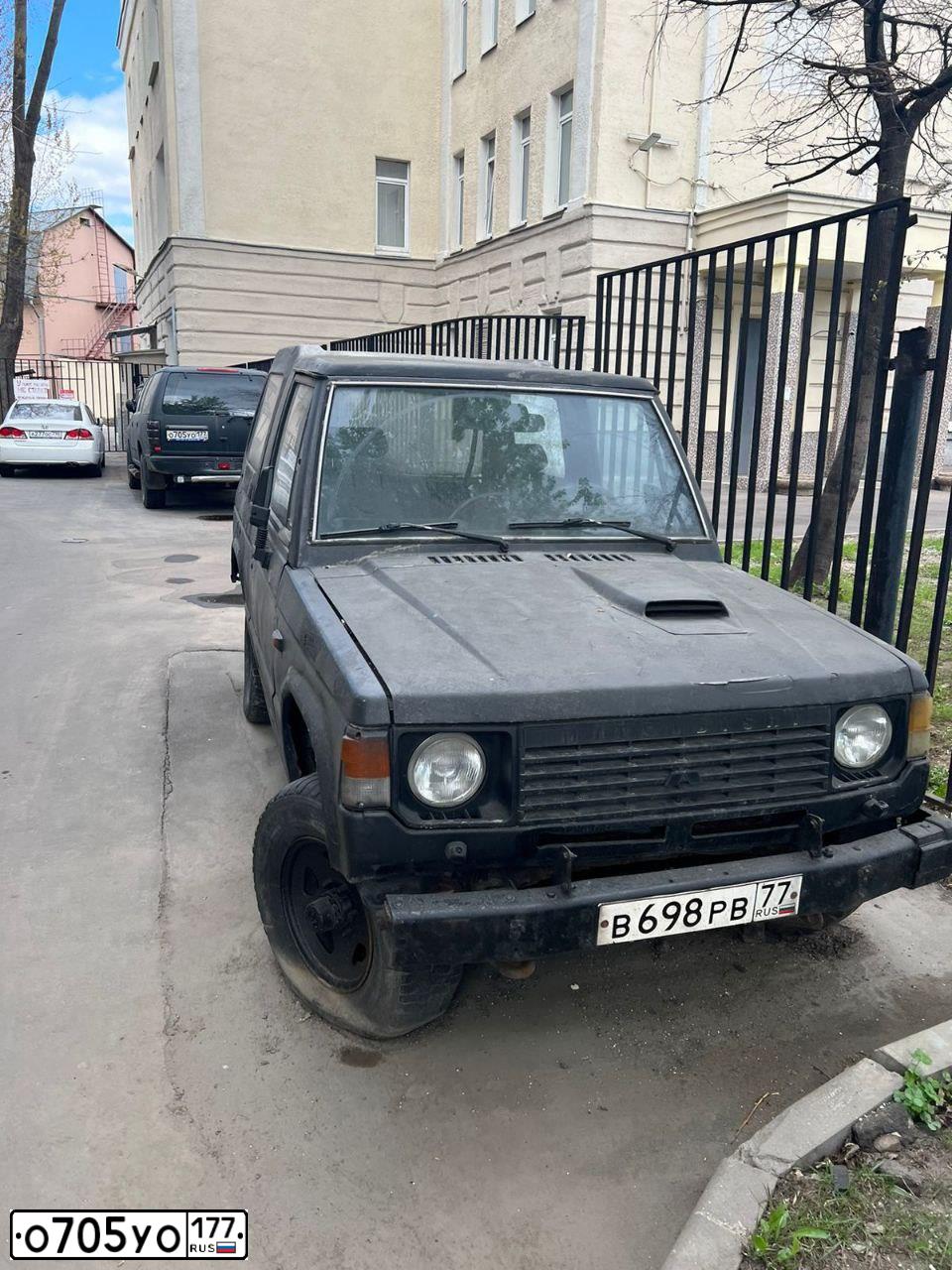 Фото автомобиля FORD EXPEDITION, 2001 — госномер В404НЕ136. Цвет: ЧЕРНЫЙ