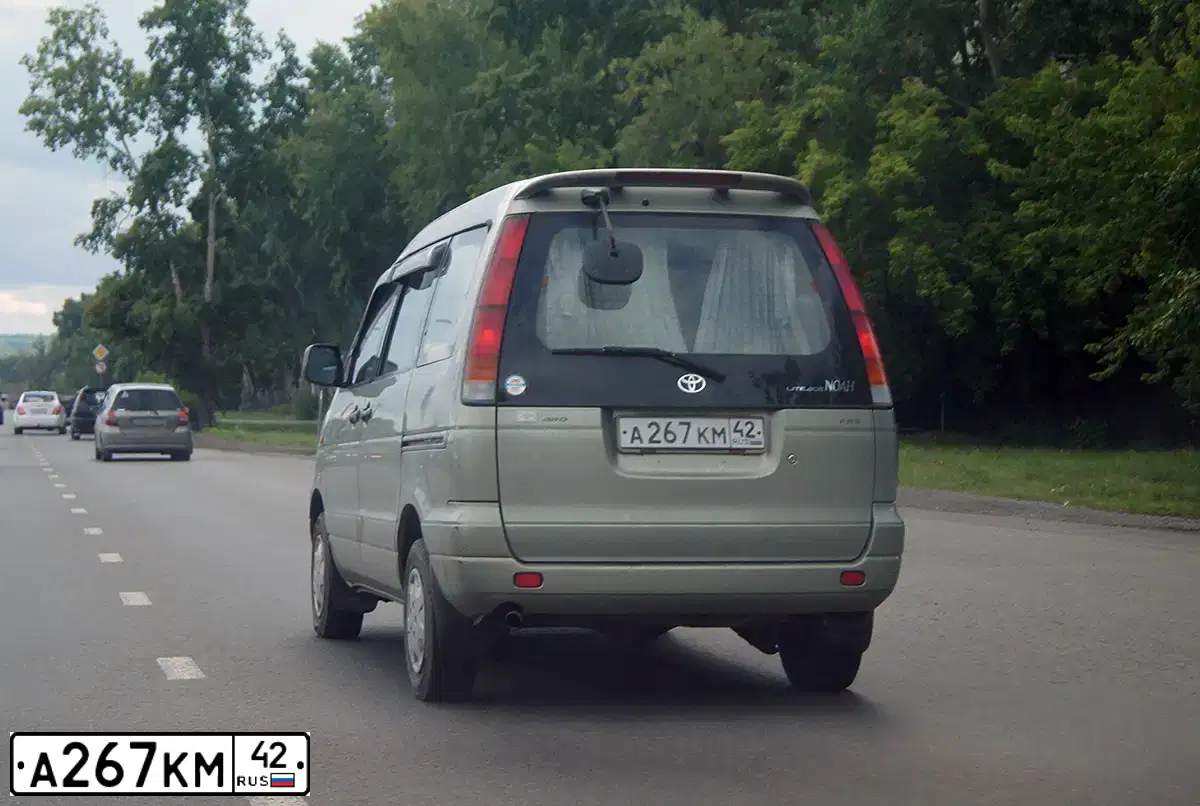 Фото автомобиля TOYOTA LITEACE, 1997 — госномер А267КМ42