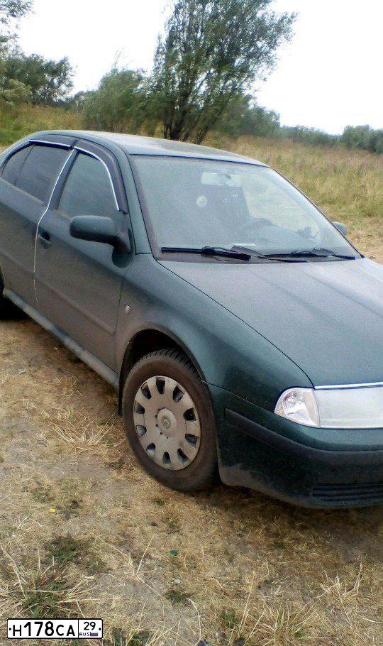 Фото автомобиля SKODA OCTAVIA, 2008 — госномер К187ТТ35. Цвет: Темно-зеленый