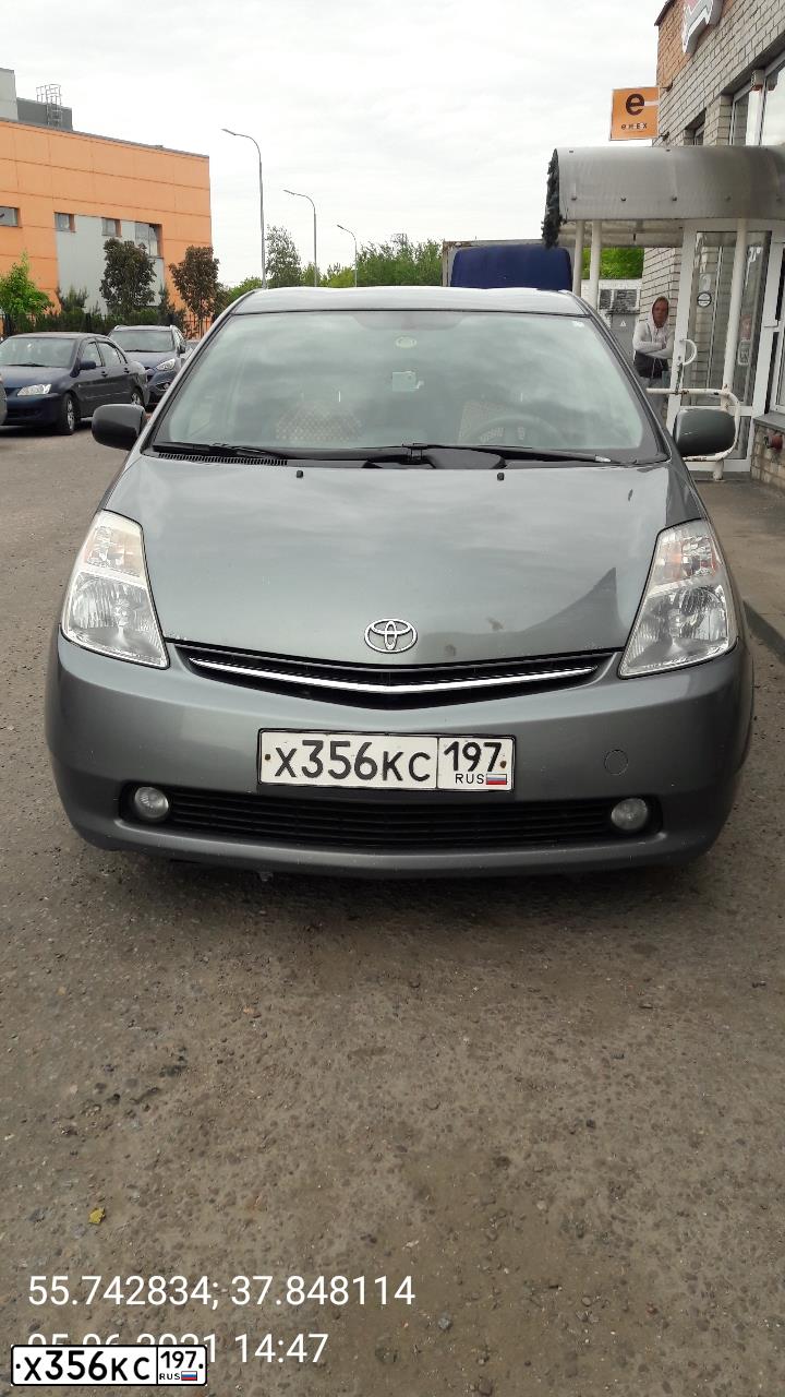 Фото автомобиля TOYOTA PRIUS, 2005 — госномер Х356КС197. Цвет: Серый