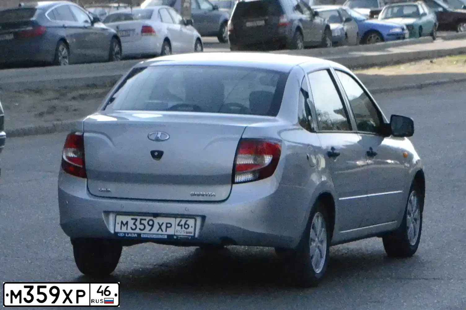 Фото автомобиля LADA 2190 GRANTA, 2012 — госномер М359ХР46. Цвет: СЕРЕБРИСТЫЙ
