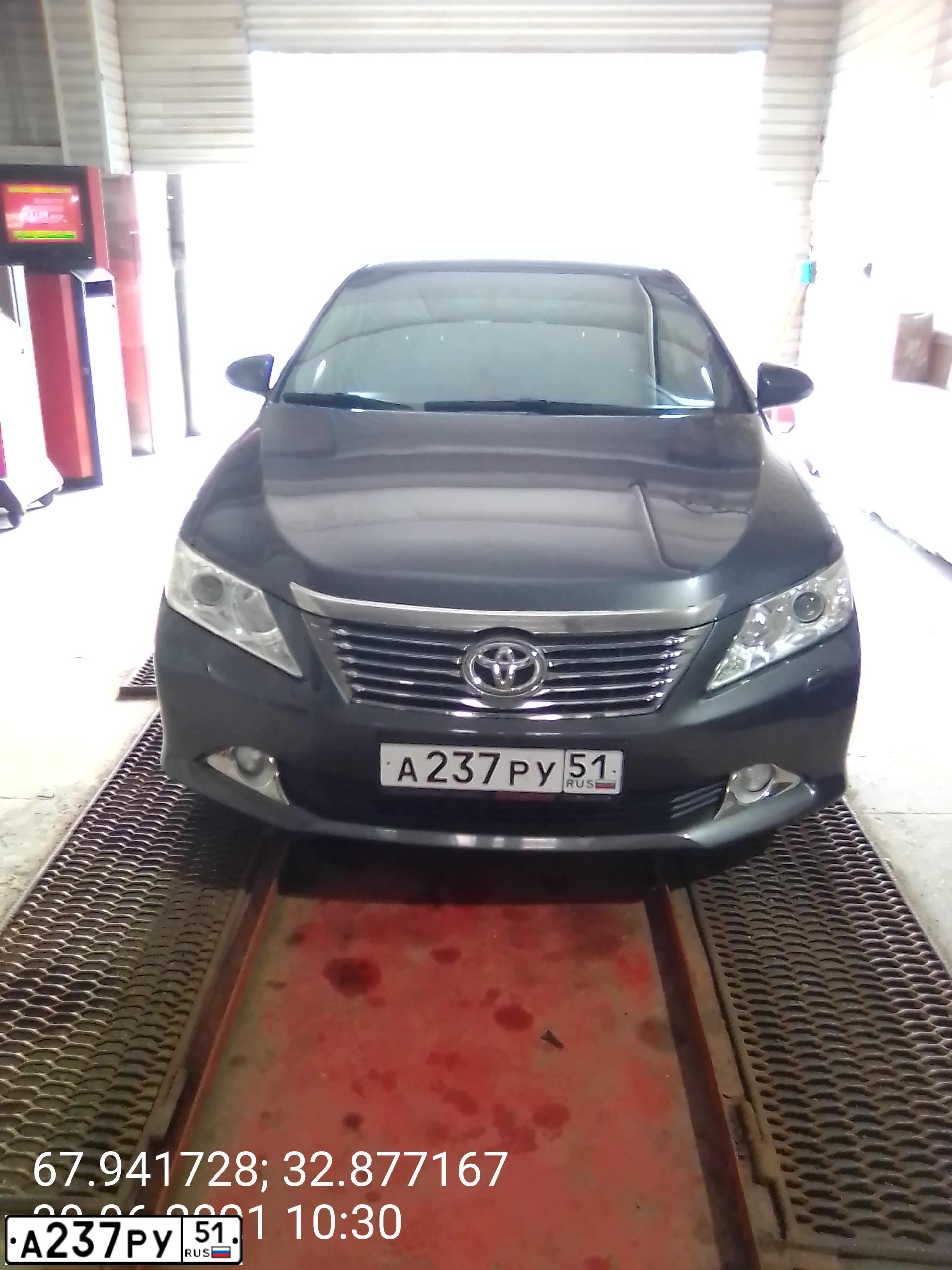Фото автомобиля TOYOTA CAMRY, 2012 — госномер Е449НС51. Цвет: СЕРЫЙ МЕТАЛЛИК