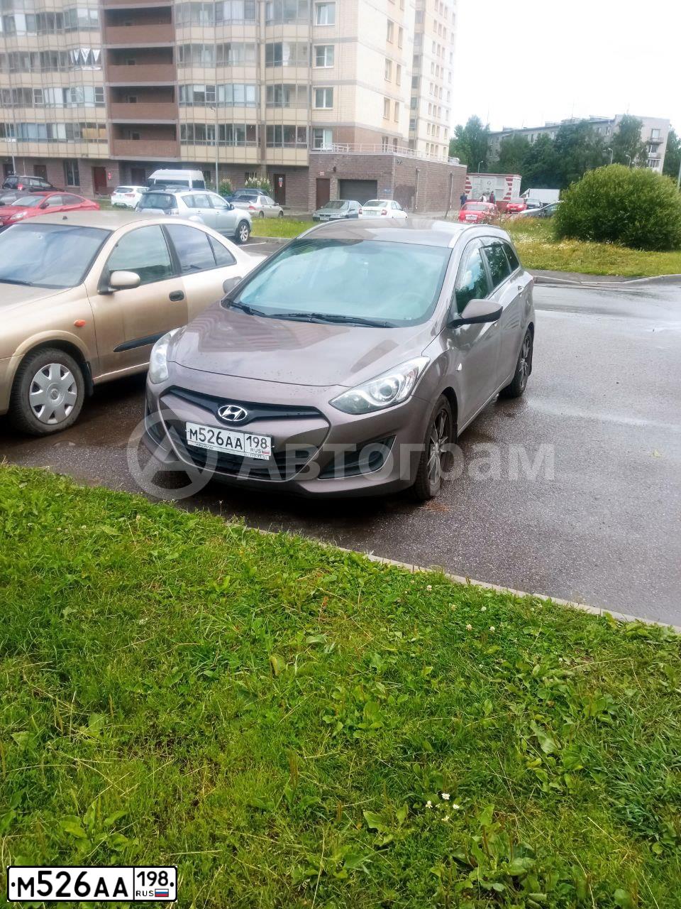Фото автомобиля HYUNDAI I30, 2014 — госномер М526АА198. Цвет: Коричневый