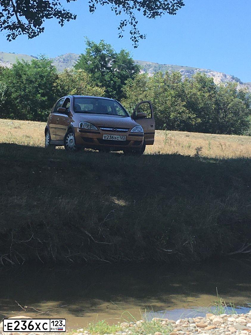 Фото автомобиля OPEL CORSA, 2004 — госномер Е502МТ761. Цвет: КОРИЧНЕВЫЙ СВЕТЛЫЙ