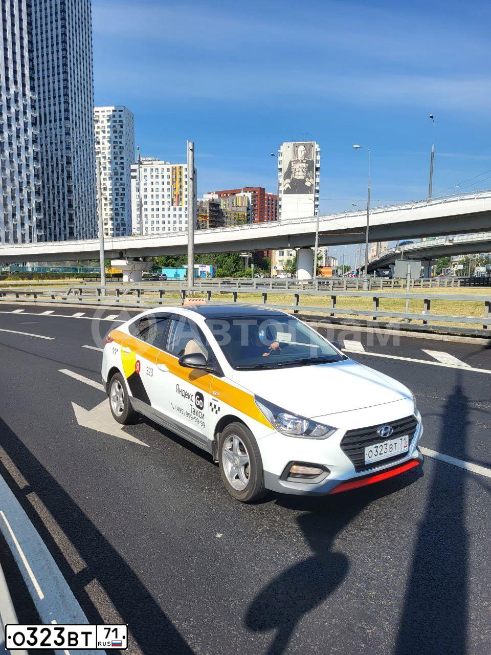 Фото автомобиля HYUNDAI SOLARIS, 2019 — госномер Р075РА46. Цвет: БЕЛЫЙ-ЖЕЛТЫЙ-СЕРЫЙ