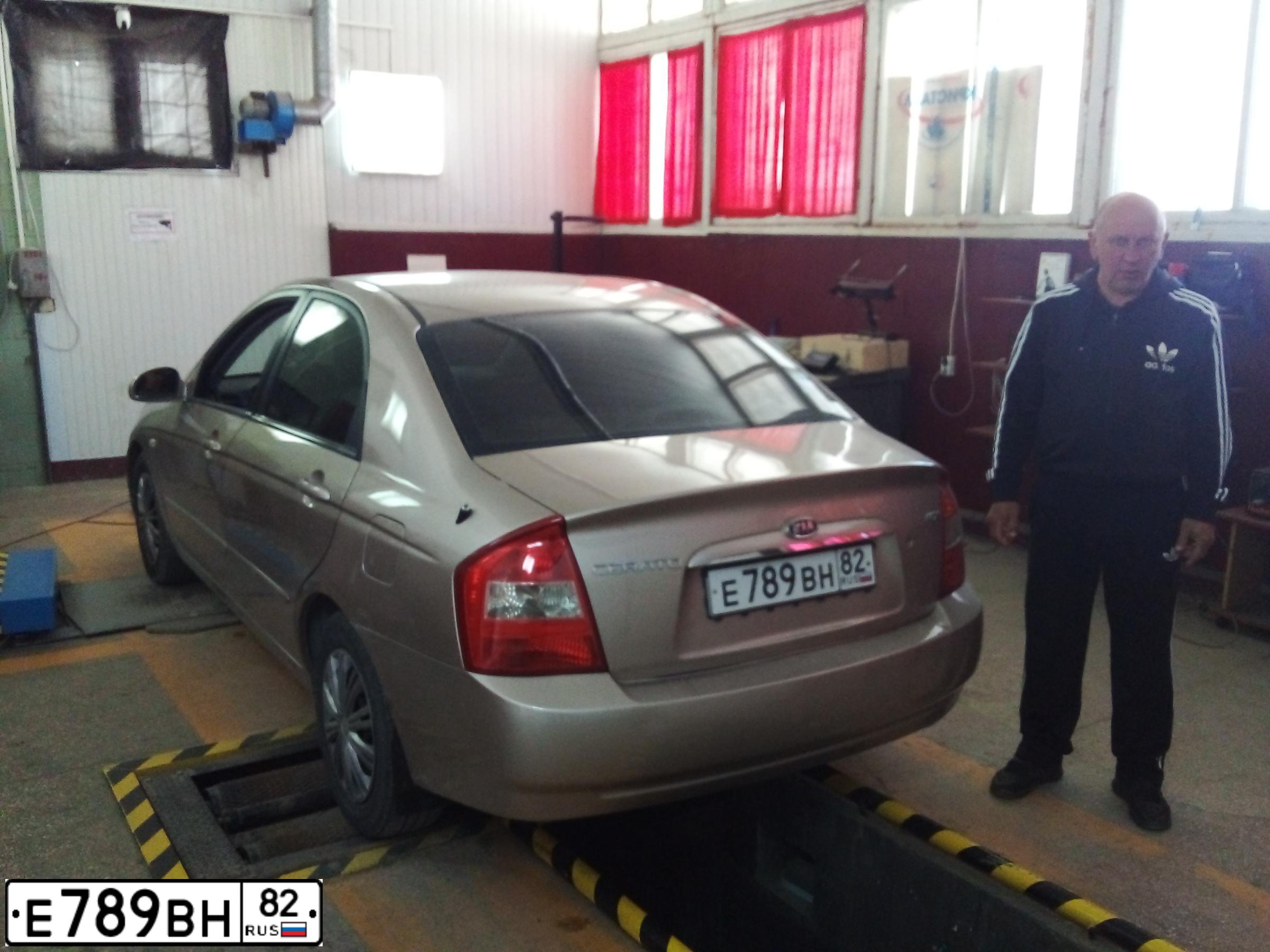 Фото автомобиля KIA CERATO, 2005 — госномер Е789ВН82. Цвет: Коричневый