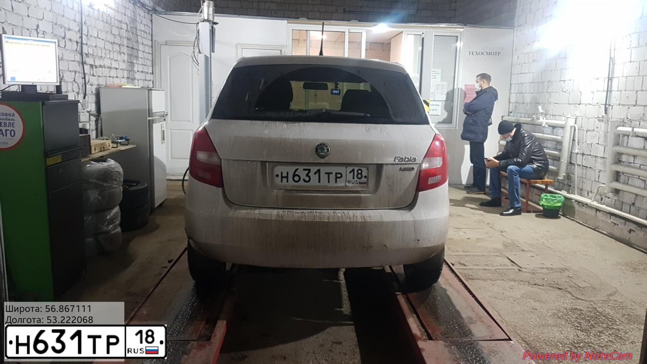Фото автомобиля SKODA FABIA, 2011 — госномер Н631ТР18. Цвет: БЕЛЫЙ