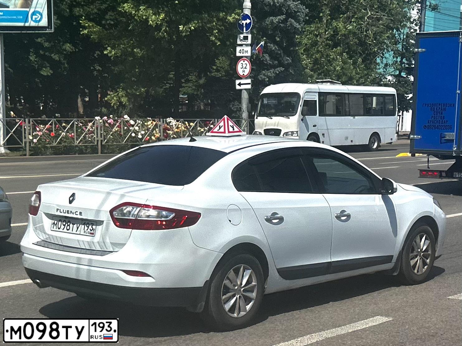 Фото автомобиля RENAULT FLUENCE, 2013 — госномер М098ТУ193. Цвет: Белый