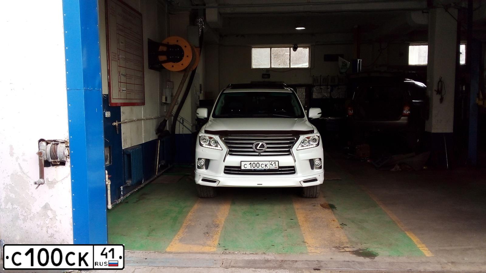 Фото автомобиля LEXUS LX, 2012 — госномер С100СК41. Цвет: Белый