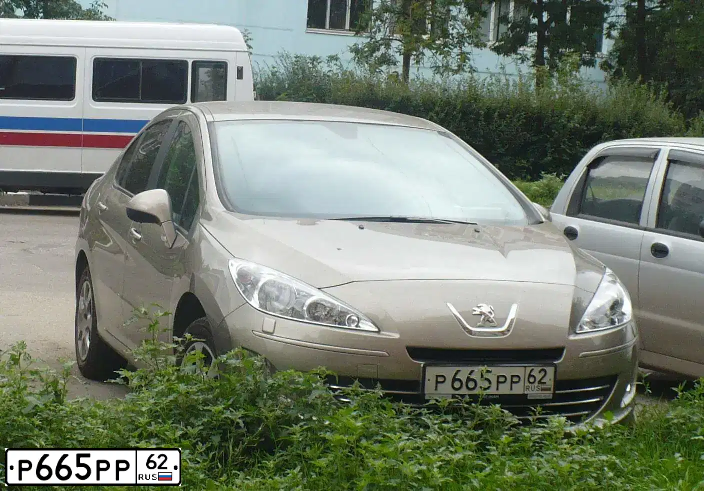 Фото автомобиля PEUGEOT 408, 2012 — госномер Р665РР62. Цвет: БЕЖЕВЫЙ