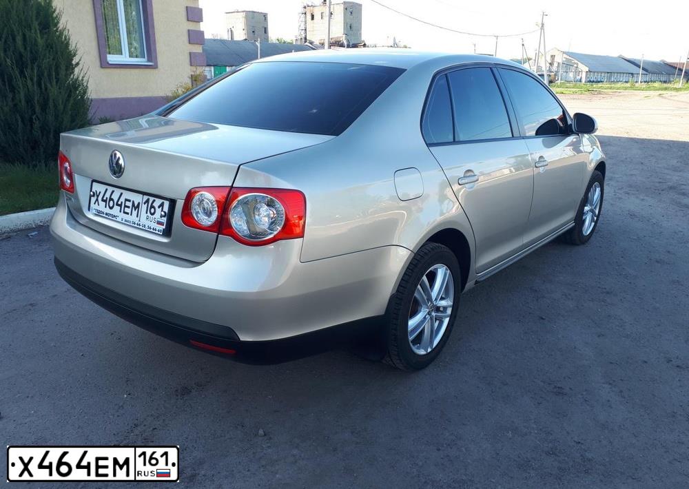 Фото автомобиля VOLKSWAGEN JETTA, 2008 — госномер О780ВВ136. Цвет: БЕЖЕВЫЙ