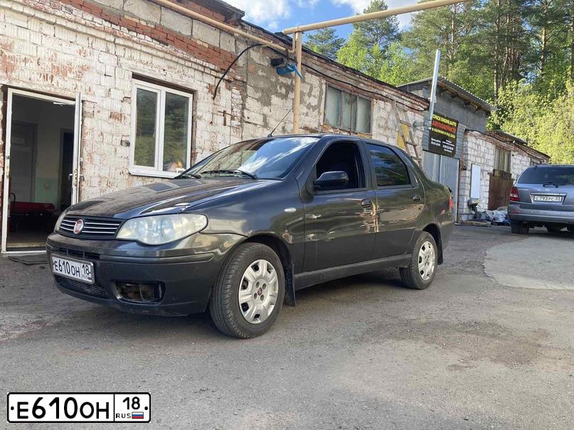 Фото автомобиля FIAT ALBEA, 2008 — госномер Е610ОН18. Цвет: СЕРЫЙ