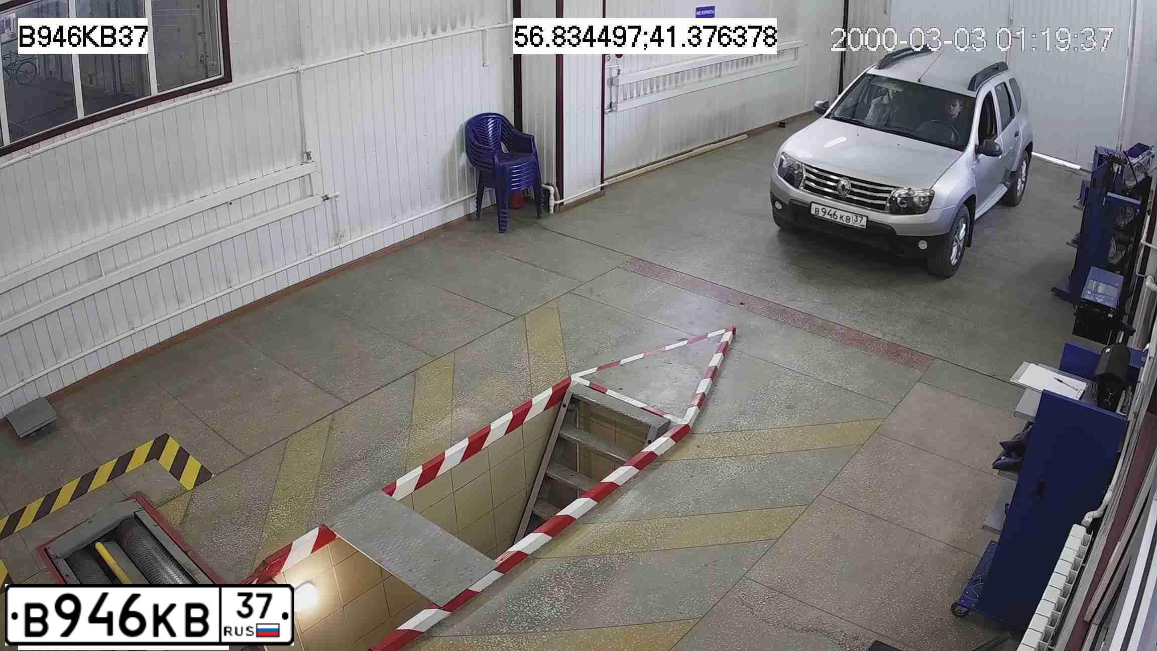 Фото автомобиля RENAULT DUSTER, 2014 — госномер В946КВ37. Цвет: СВЕТЛО-СЕРЫЙ